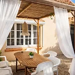 Дом отдыха Reve D'azur De La Nartelle - Maxime - 2 - Piscine Partagee - Parking- Barbecue *