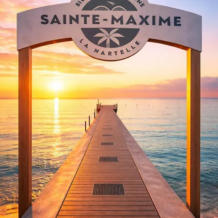 Maison Julia- De La Nartelle 200m -terrasse - Piscine Au Sel - Parking - Bbq - Check-in 20h Maximum- Sejour Calme & Detente Reve D'azur Maxime 別荘 サント・マキシム